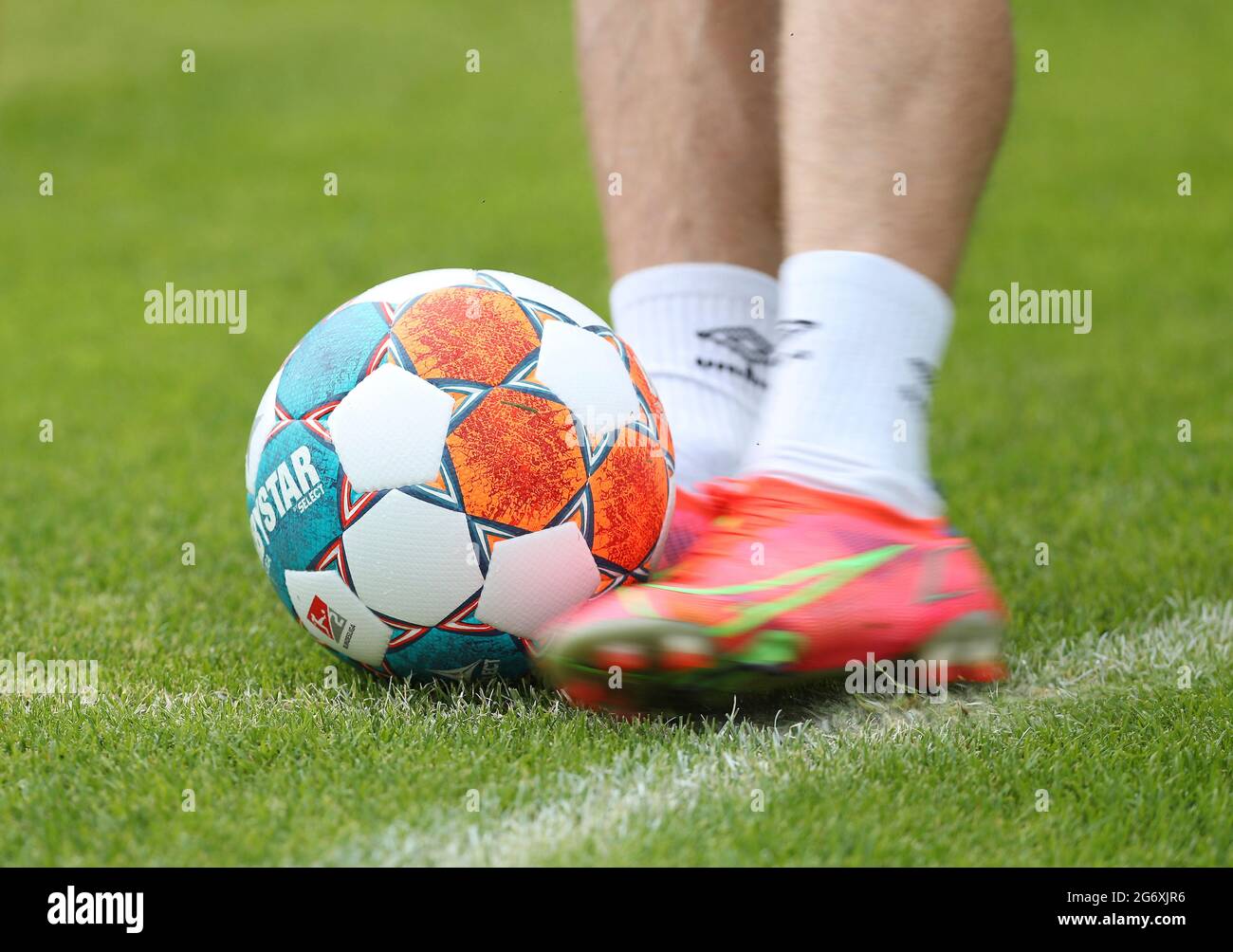 firo: 09.07.2021, football, 2. Bundesliga, season 2021/2022, FC Schalke 04, training, Derbystar, ball, general, depositors, feature, Stock Photo