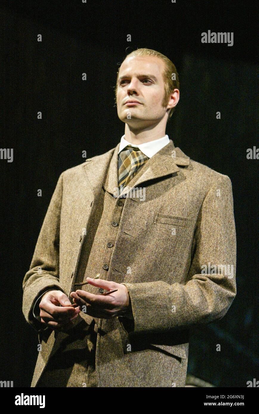 Oliver Darley (Sir Percival Glyde) in THE WOMAN IN WHITE at the Palace Theatre, London W1  15/09/2004  music: Andrew Lloyd Webber  lyrics: David Zippel  book: Charlotte Jones  based on the novel by Wilkie Collins  design: William Dudley  lighting: Paul Pyant  dance & movement: Wayne McGregor  director: Trevor Nunn Stock Photo