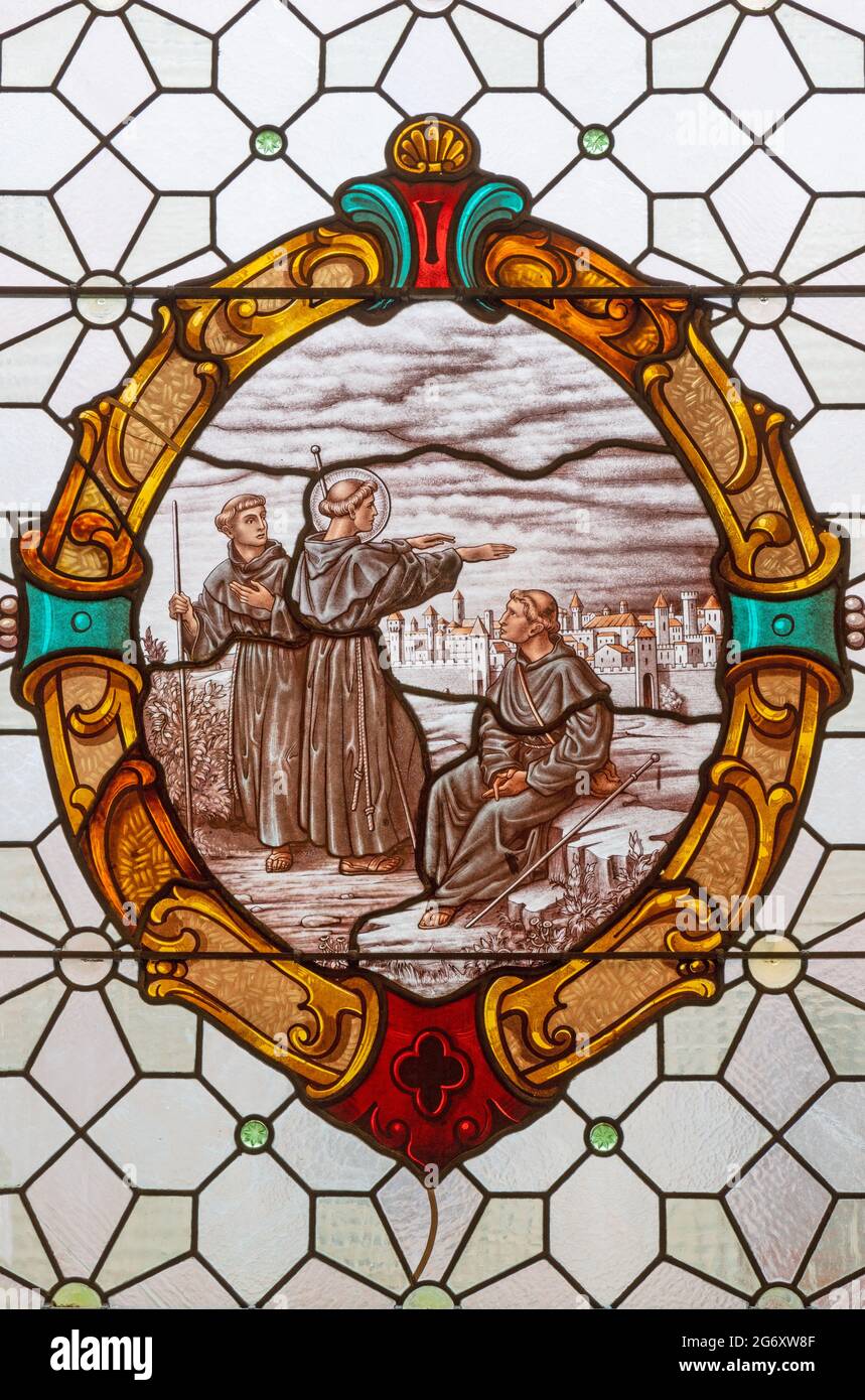 VIENNA, AUSTIRA - JUNI 17, 2021: The  St. Anthony of Padua benedicted the city Padua on the stained glass of church  Alserkirche  by Franz Gotzer. Stock Photo