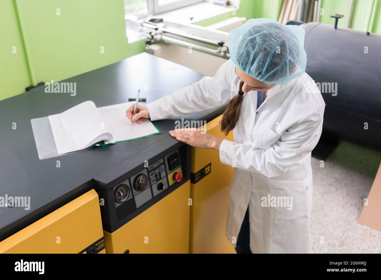 Compressor machine hi-res stock photography and images - Alamy