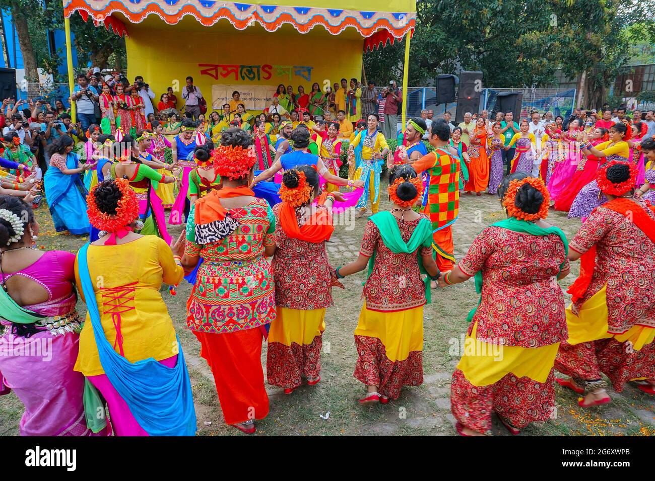 Kolkata, India 9th March 2020 Girl dancers dressed in sari