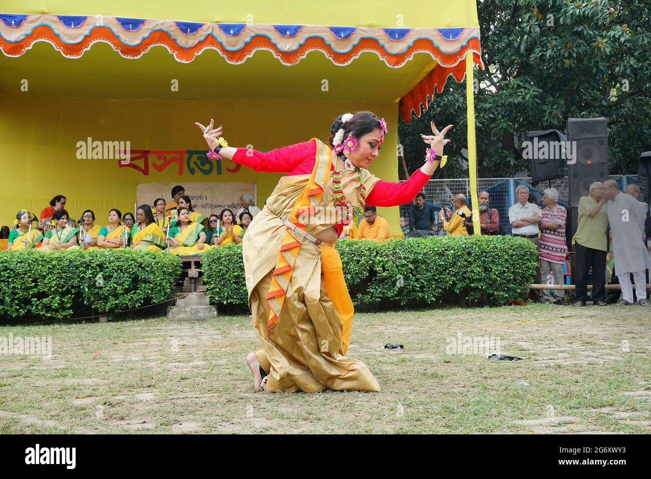 Kolkata, India 9th March, 2020 Lady dancer dressed in sari