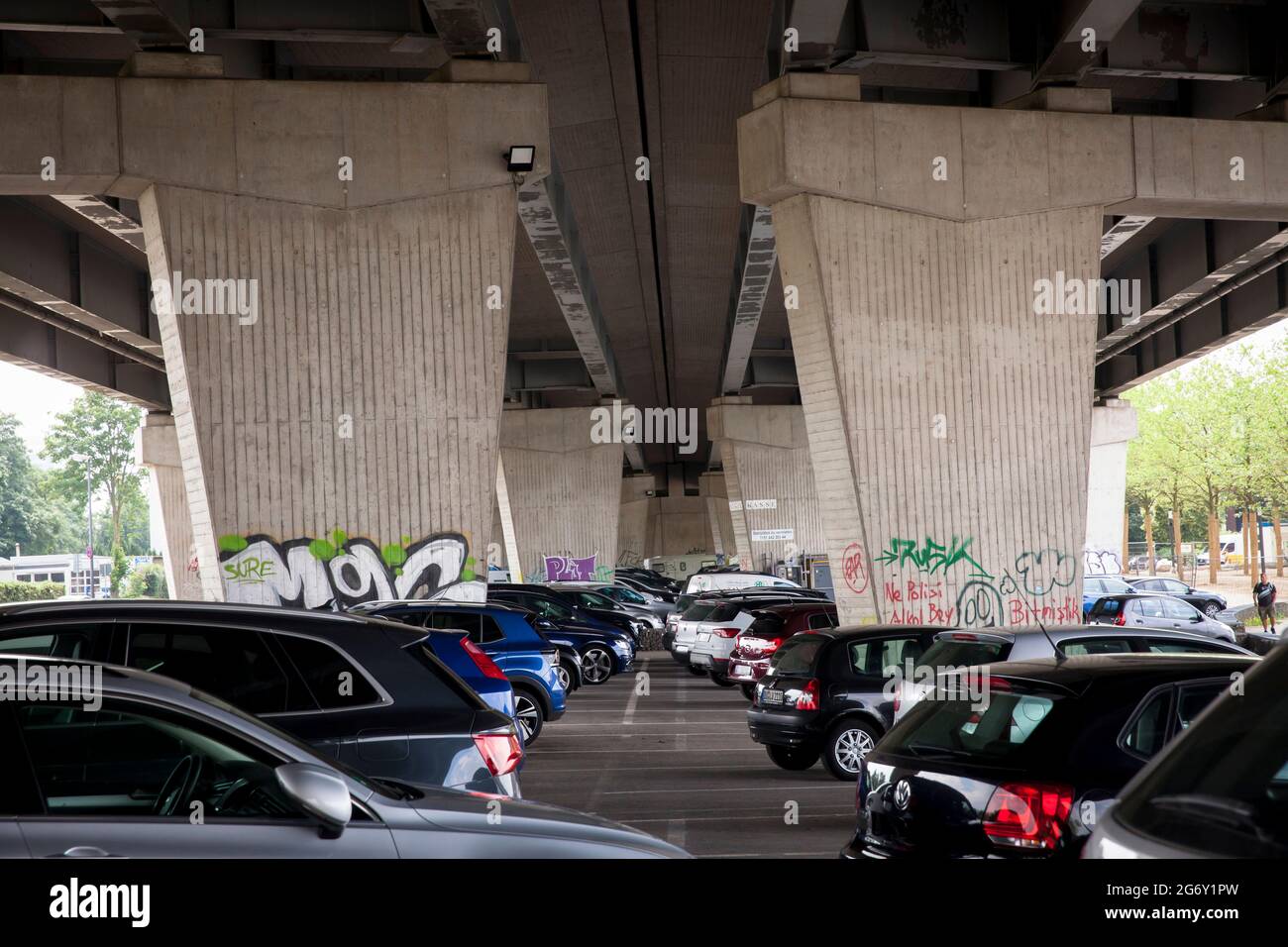 Under bridge parking hires stock photography and images Alamy