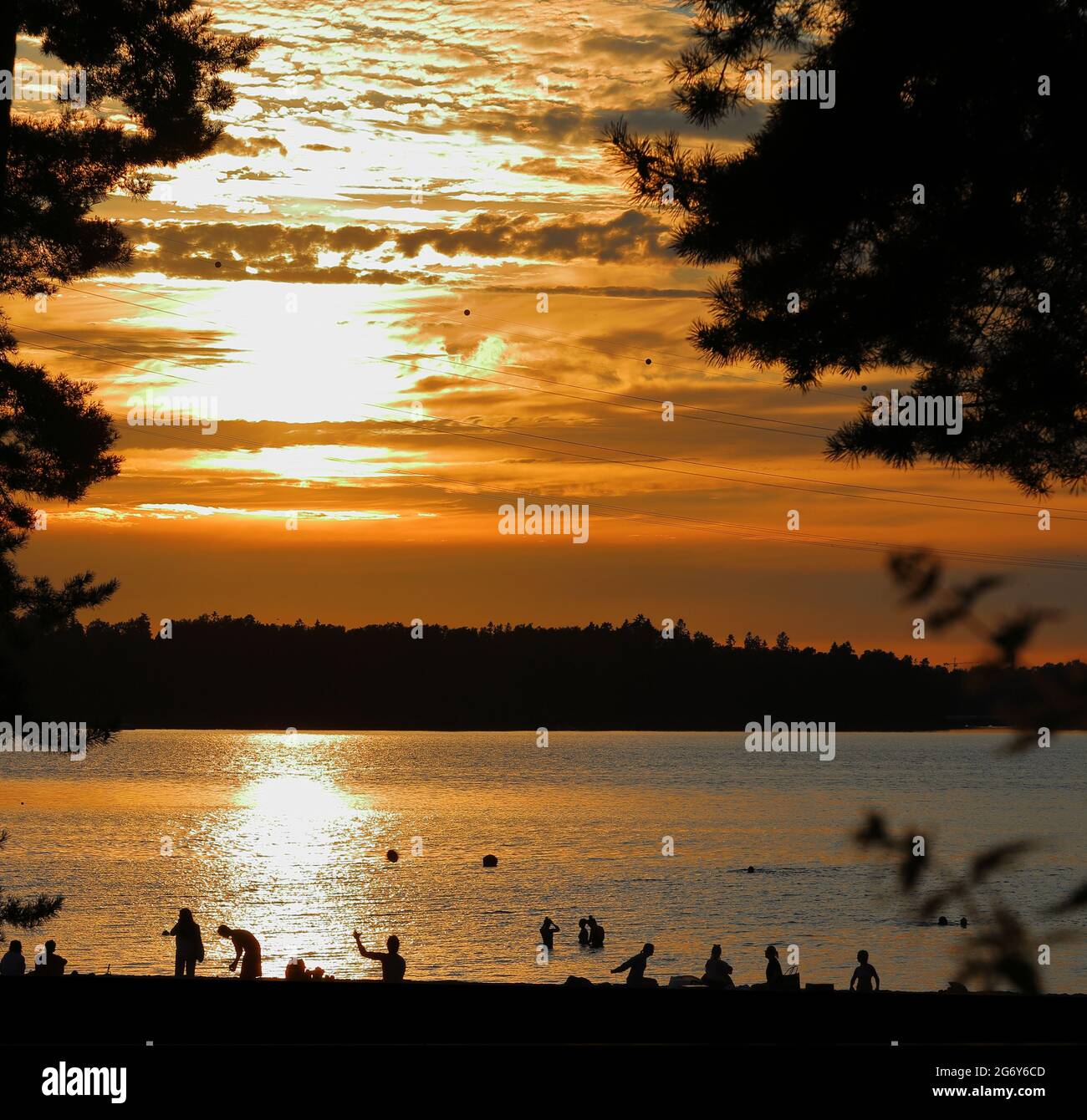 File:Sunset at Hietaniemi beach.jpg - Wikimedia Commons