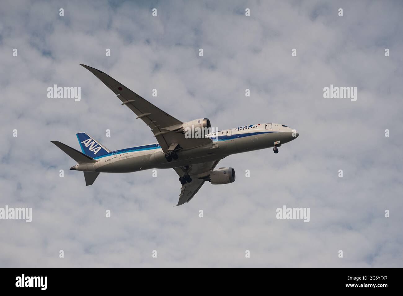 08 07 21 Singapore Republic Of Singapore Asia An Ana All Nippon Airways Boeing 787 8 Dreamliner Passenger Jet Approaches Changi Airport Stock Photo Alamy