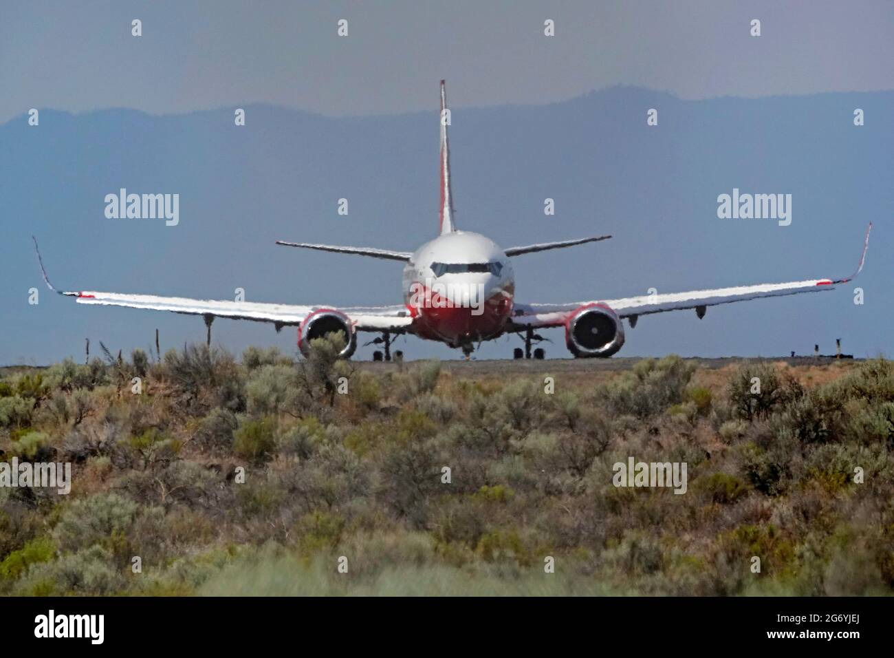 A 737 Air Tanker prepares to take off from the Redmond, Oregon Fire Base in  blistering heat to help fight a forest fire near Prineville, Oregon in th Stock Photo