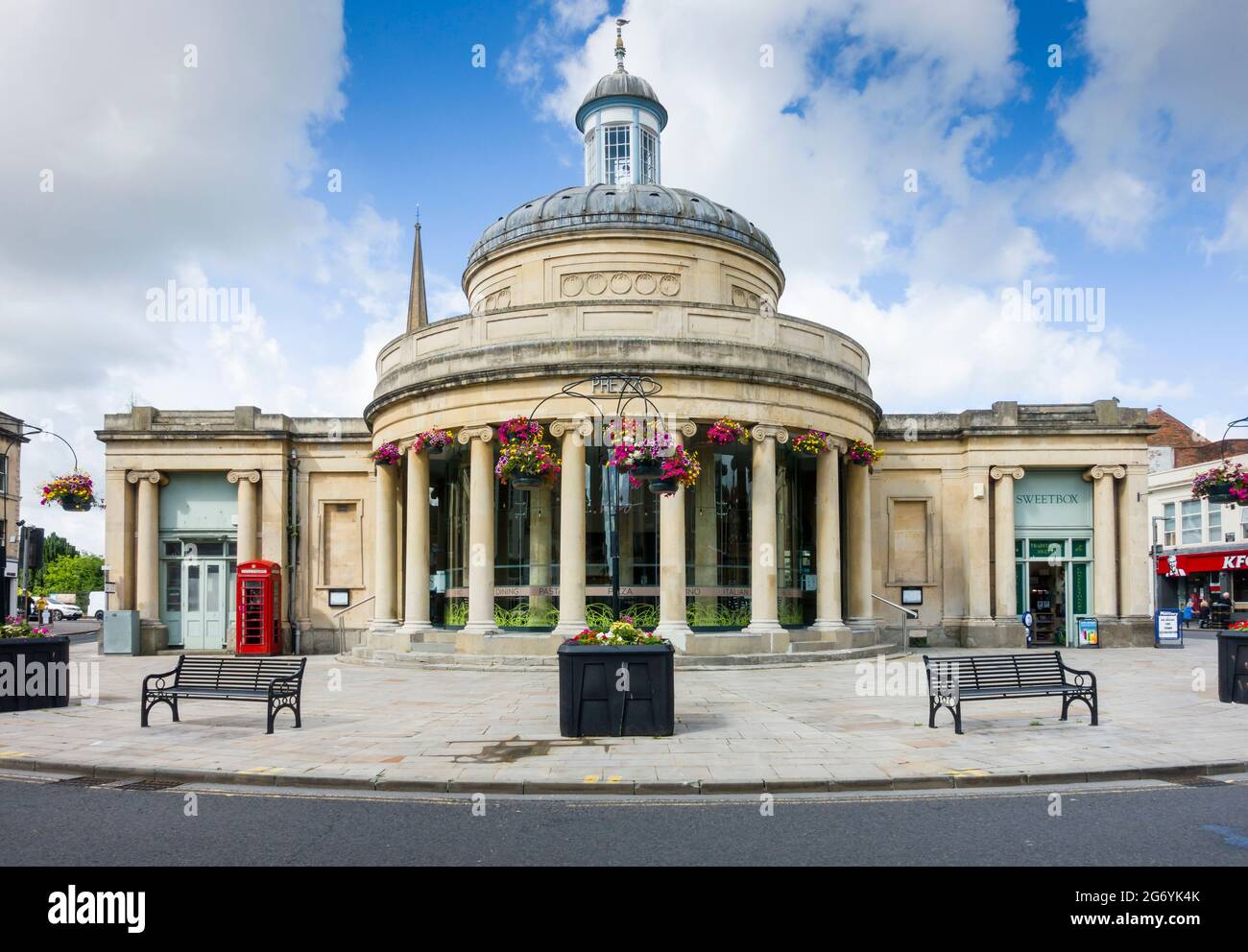 Corn Exchange and Market Hall, Cornhill, High Street, Bridgwater, Somerset: rotunda of 1875 by Charles Knowles; market behind 1834 by John Bowen. Stock Photo