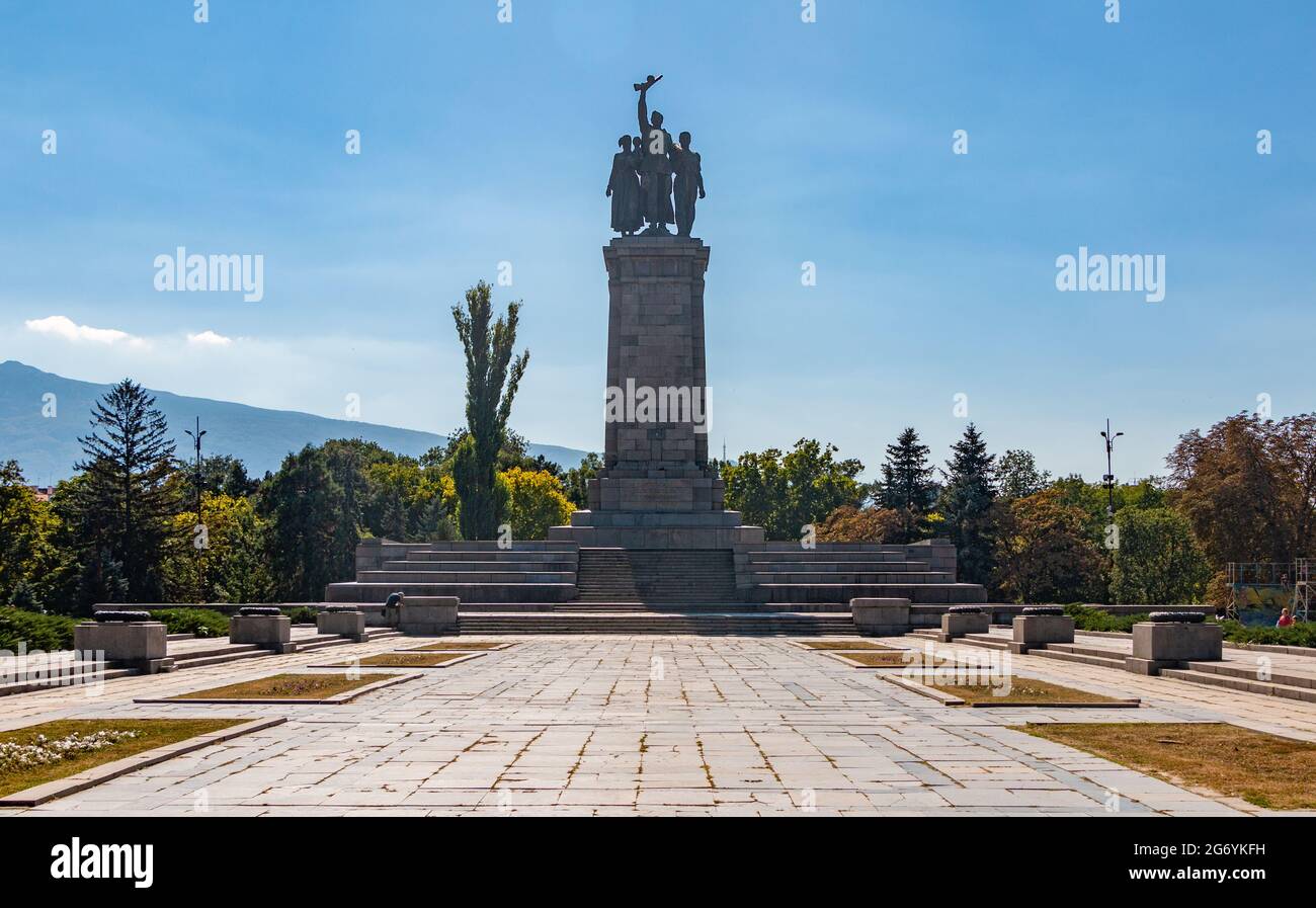 Monument of the soviet army hi-res stock photography and images - Alamy