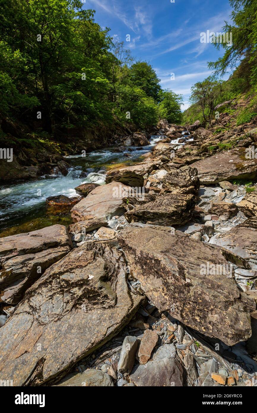 The Glaslyn River flowing through the Aberglaslyn Pass in the Snowdonia National Park, North Wales Stock Photo