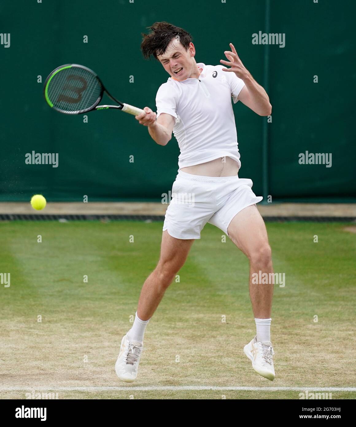 Jack Pinnington Jones in action against Victor Lilov on Court 3 on day