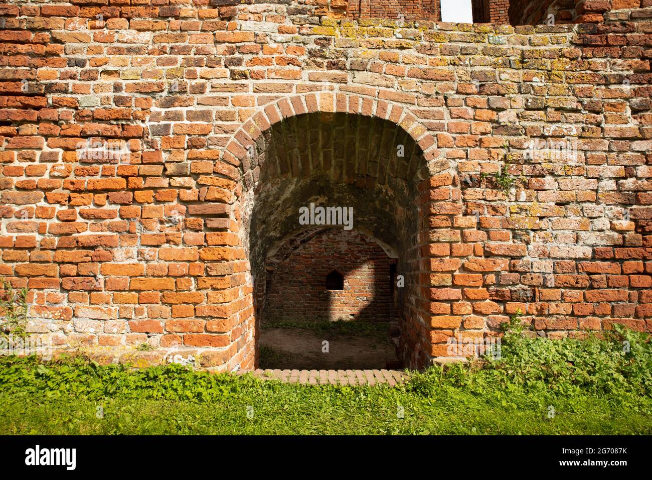 A kind of doorway downwards as seen from the outdoor area (the courtyard) of the ruin castle Teylingen in the south-holland village of Sassenheim in t Stock Photo