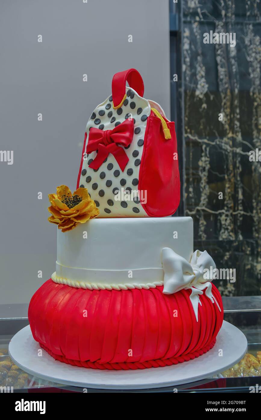 cake display in a patisserie dessert shop bakery Stock Photo Alamy