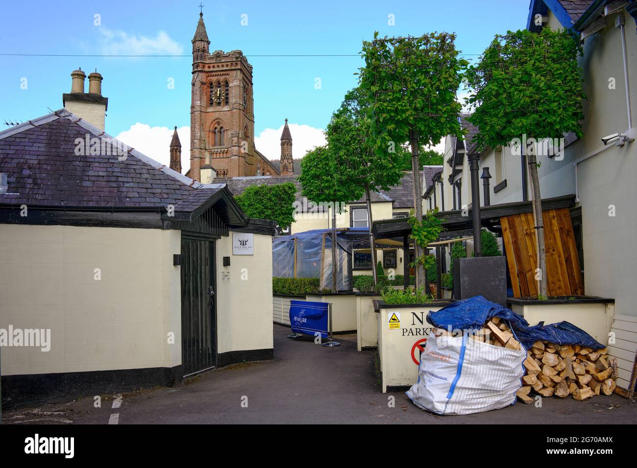 Covered outdoor eating and drinking area of the Black Bull Inn & Hotel in Moffat Stock Photo
