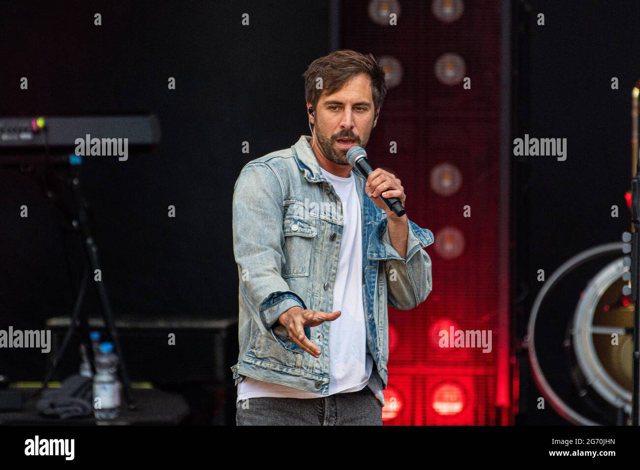 Max giesinger where hi-res stock photography and images - Page 7 - Alamy