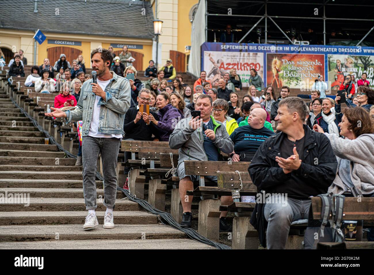 Max Giesinger Live Beim Endlich Akustik Open Air Konzert In Der Freilichtbuhne Junge Garde In Dresden Am 09 07 2021 Stock Photo Alamy