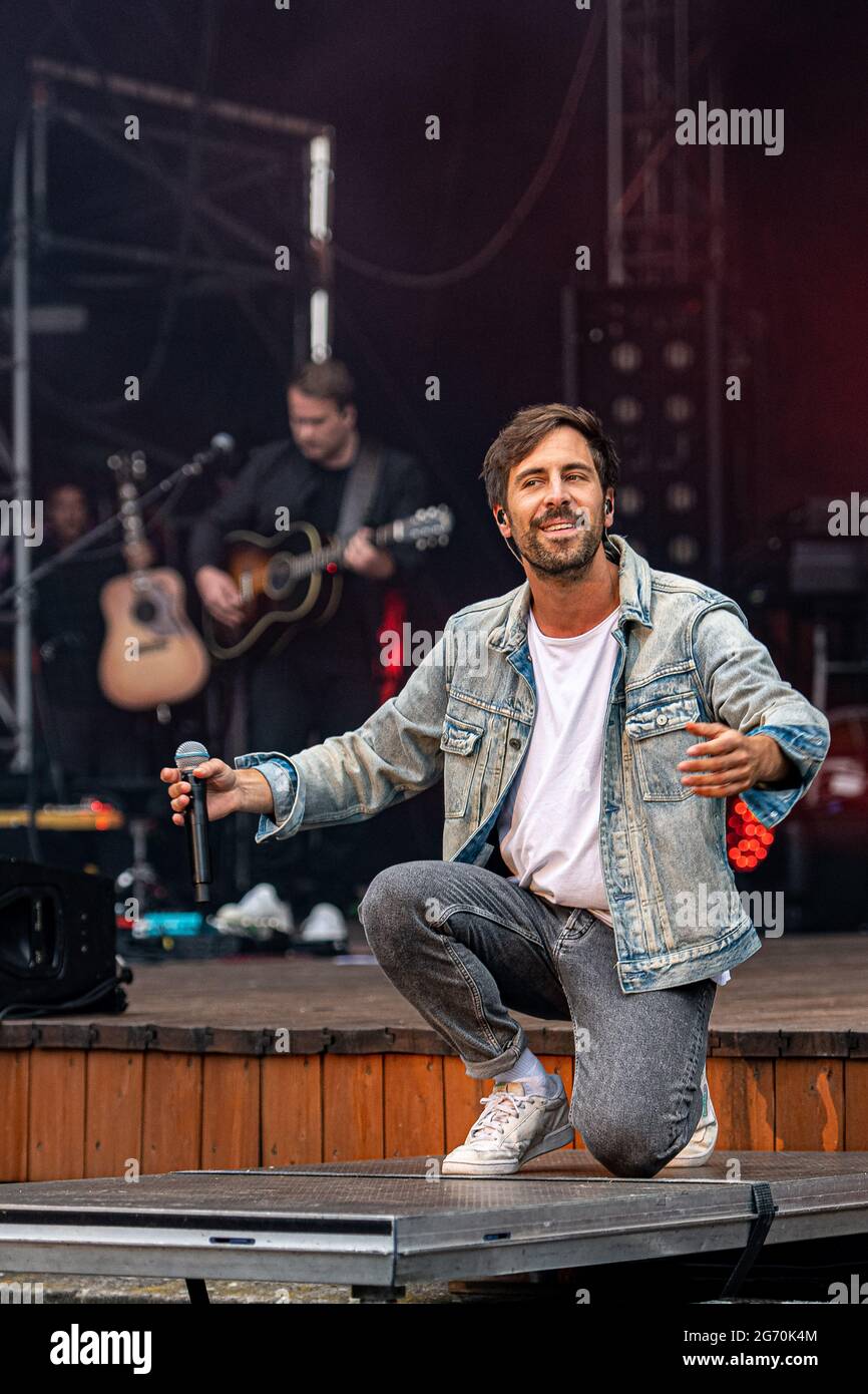 Max giesinger where hi-res stock photography and images - Page 7 - Alamy