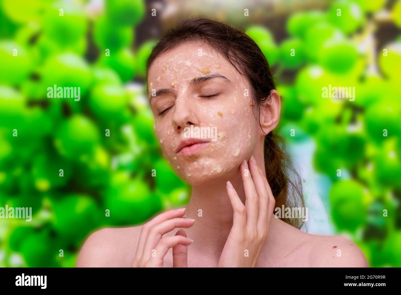 Firming Grape Face made out of green grapes and corn flour to improve
