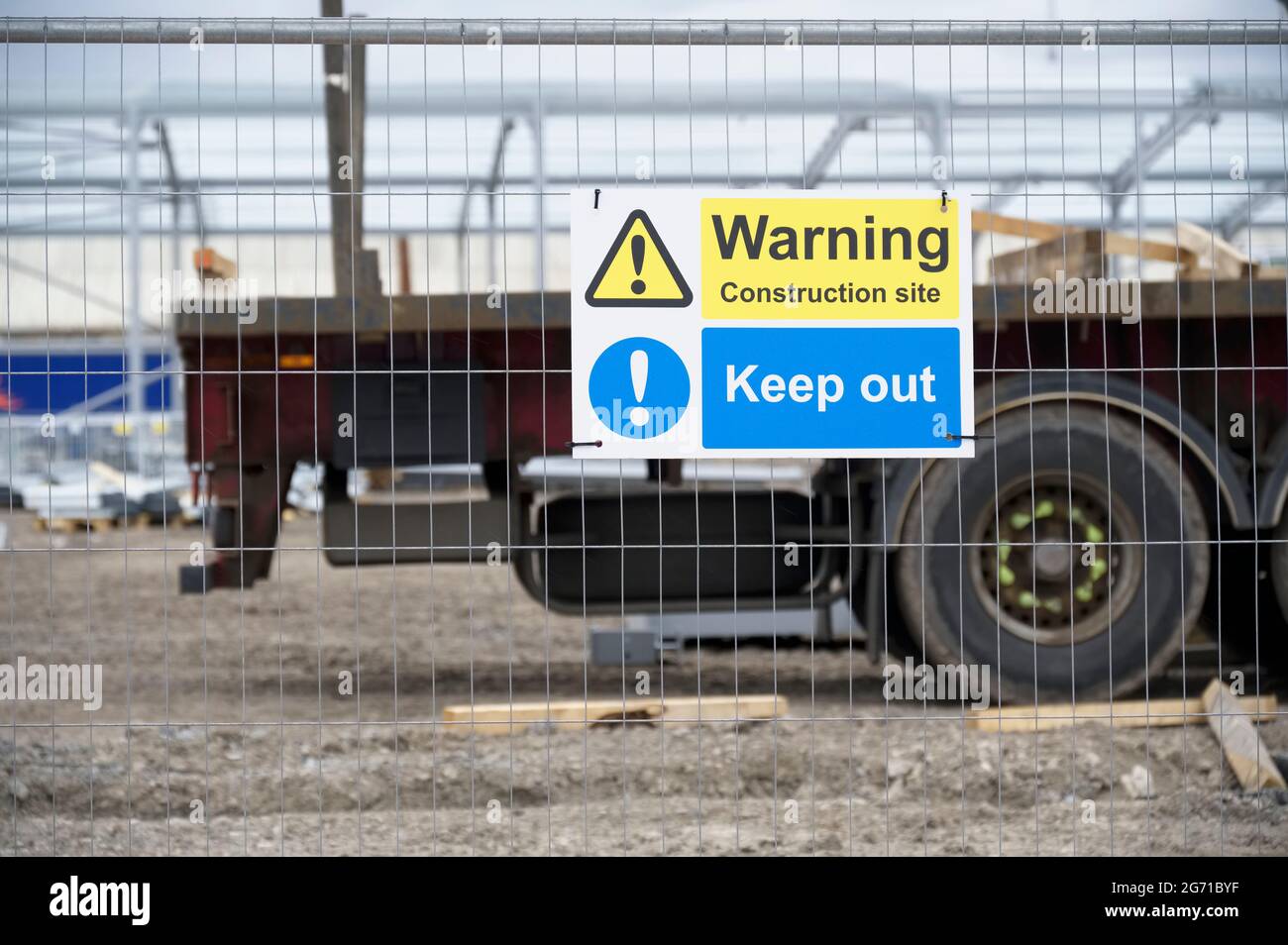 Construction site health and safety message rules sign board signage on fence boundary Stock