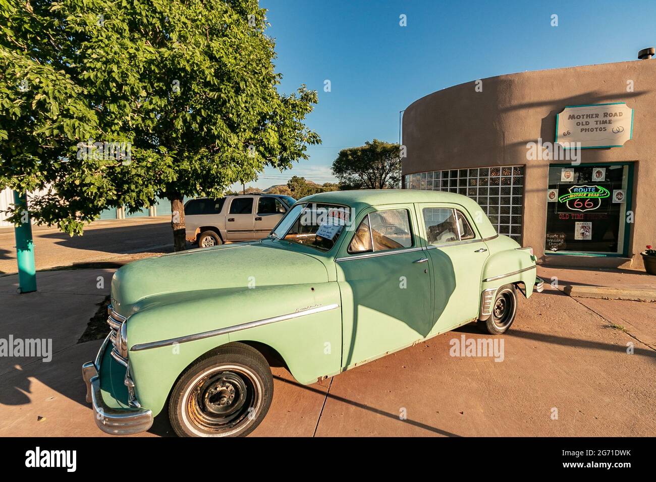 1949 green Plymouth saloon parked on Route 66 Stock Photo
