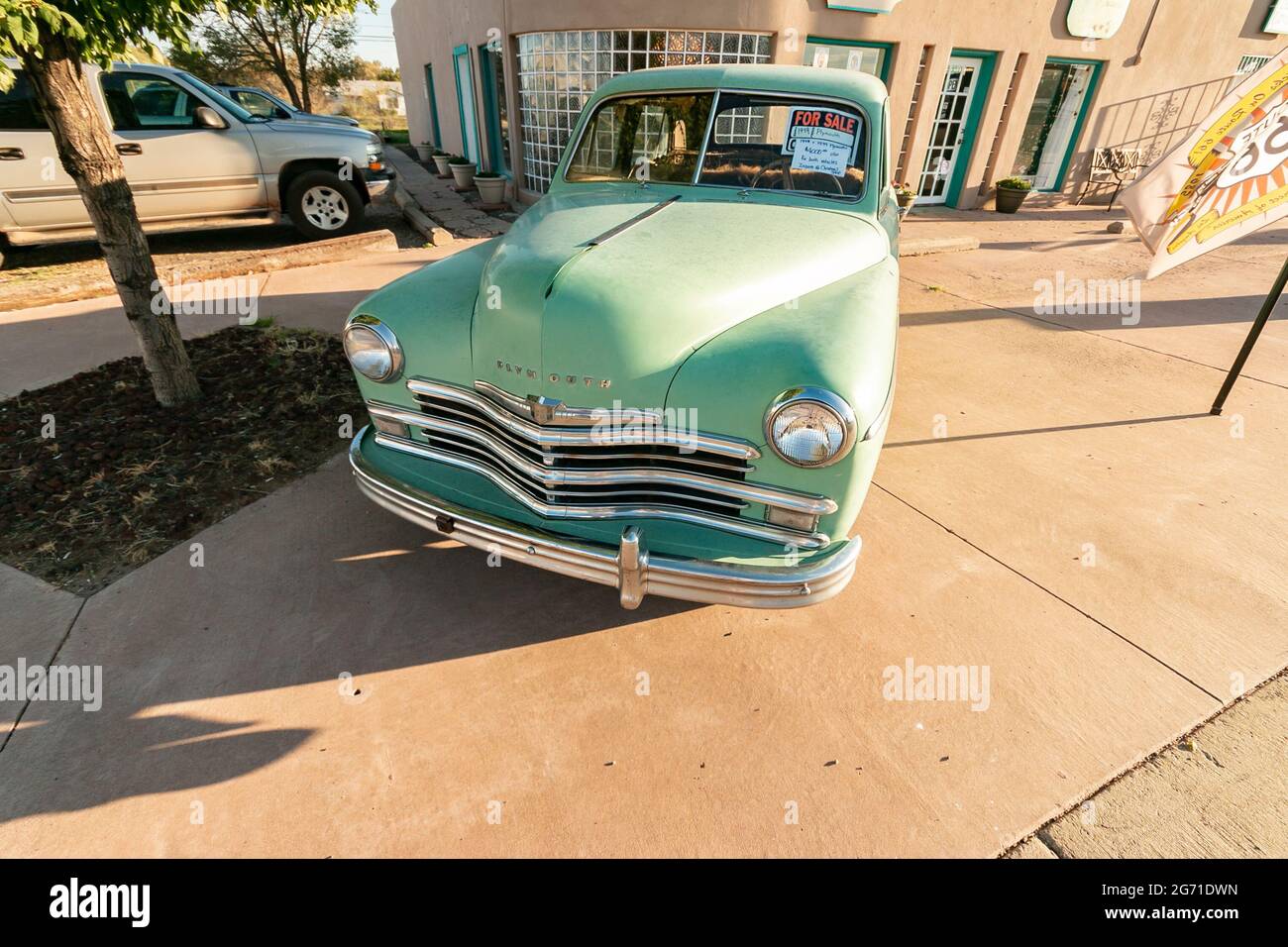 1949 green Plymouth saloon parked on Route 66 Stock Photo
