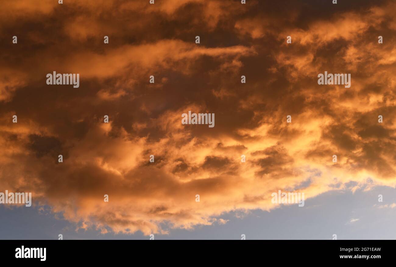 Overhead ominous looking sunset-flecked clouds Stock Photo - Alamy