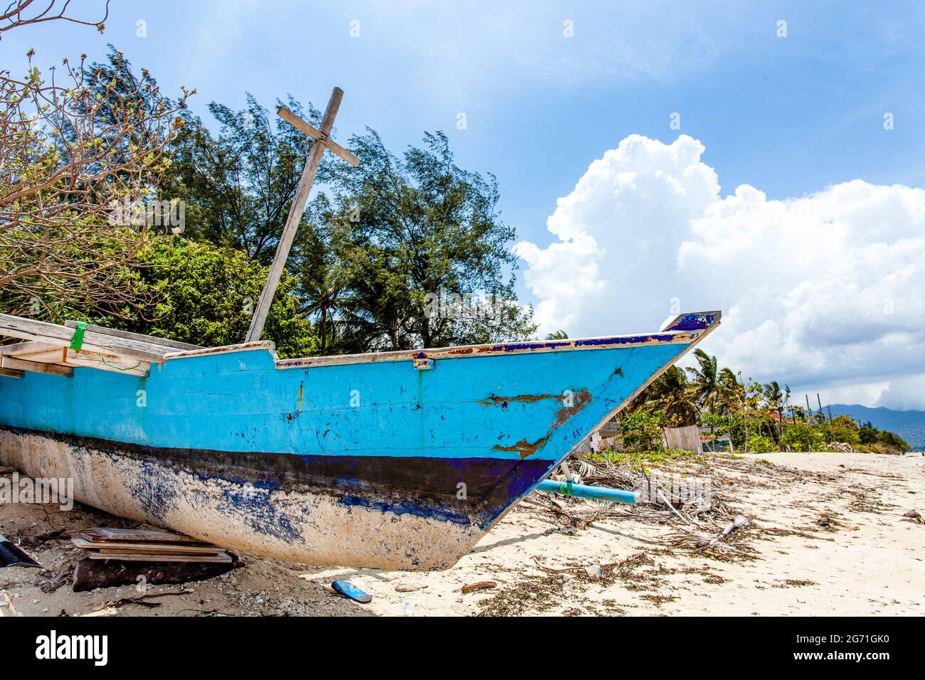 Blue and white fishing boat on the beach of Gili Air, Indonesia ...