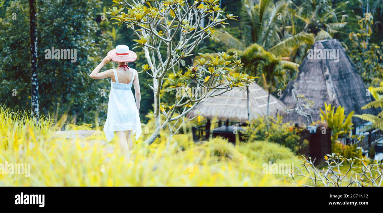 Walking through the jungle hi-res stock photography and images - Alamy