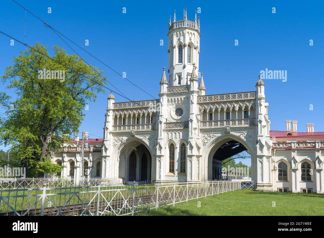 PETRODVORETS, RUSSIA - MAY 29, 2021: The old building of the railway station of the New Peterhof station on a sunny May day. Suburbs of St. Petersburg Stock Photo