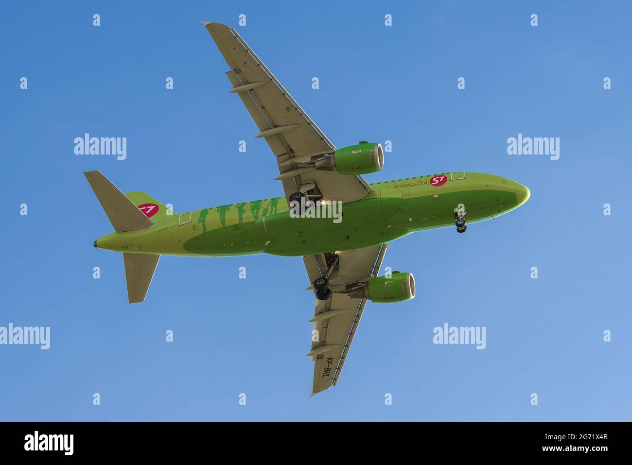 S7 airlines hi-res stock photography and images - Alamy