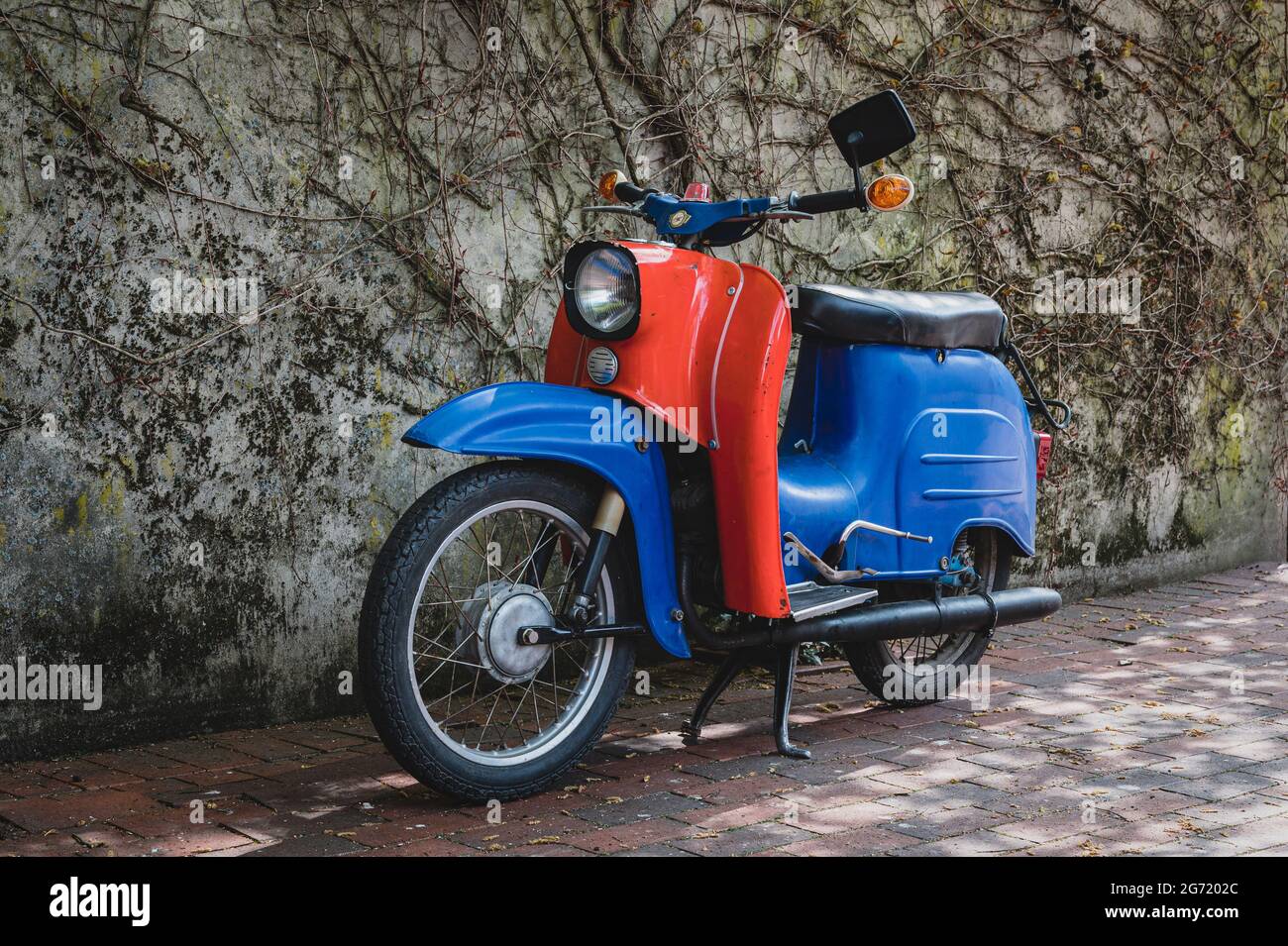 Osnabrück, Germany - April 21 2021: Simson Schwalbe moped in front of a  wall Stock Photo - Alamy