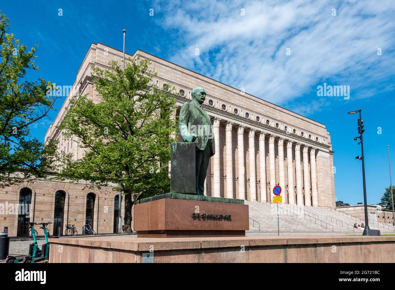 Statue of President Pehr Evind Svinhufvud by sculptor Wäinö Aaltonen in ...