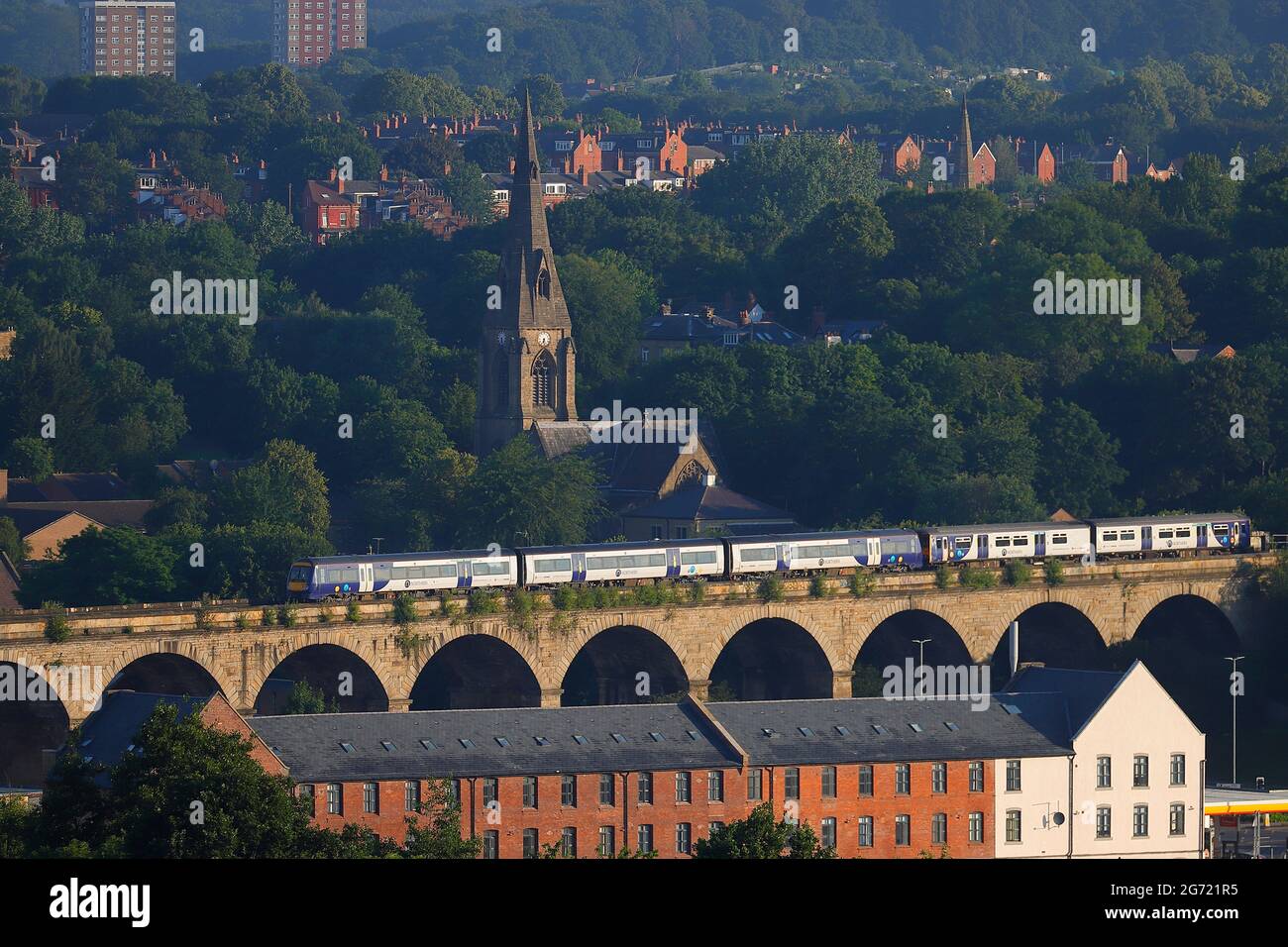 Kirkstall railway viaduct hires stock photography and images Alamy