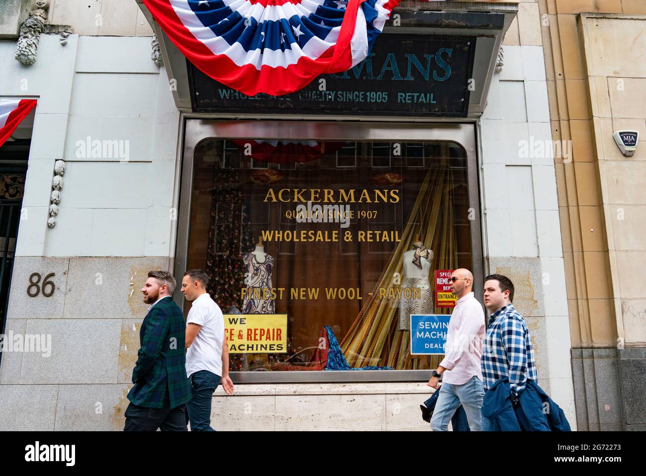Glasgow, Scotland, UK. 10 July 2021. Workers transforming the centre of Glasgow city centre into
