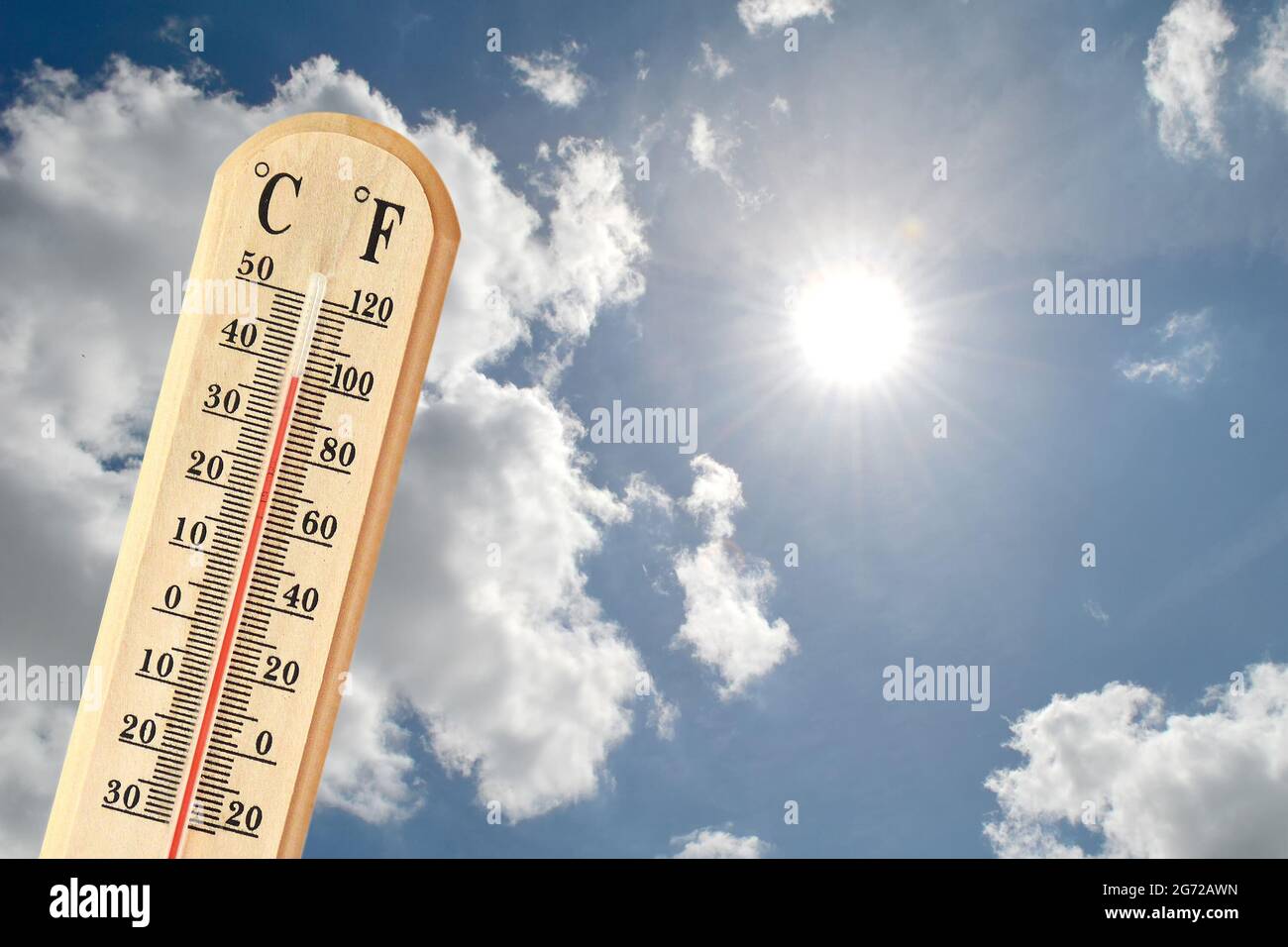 https://c8.alamy.com/comp/2G72AWN/thermometer-showing-high-temperature-summer-heat-concept-2G72AWN.jpg