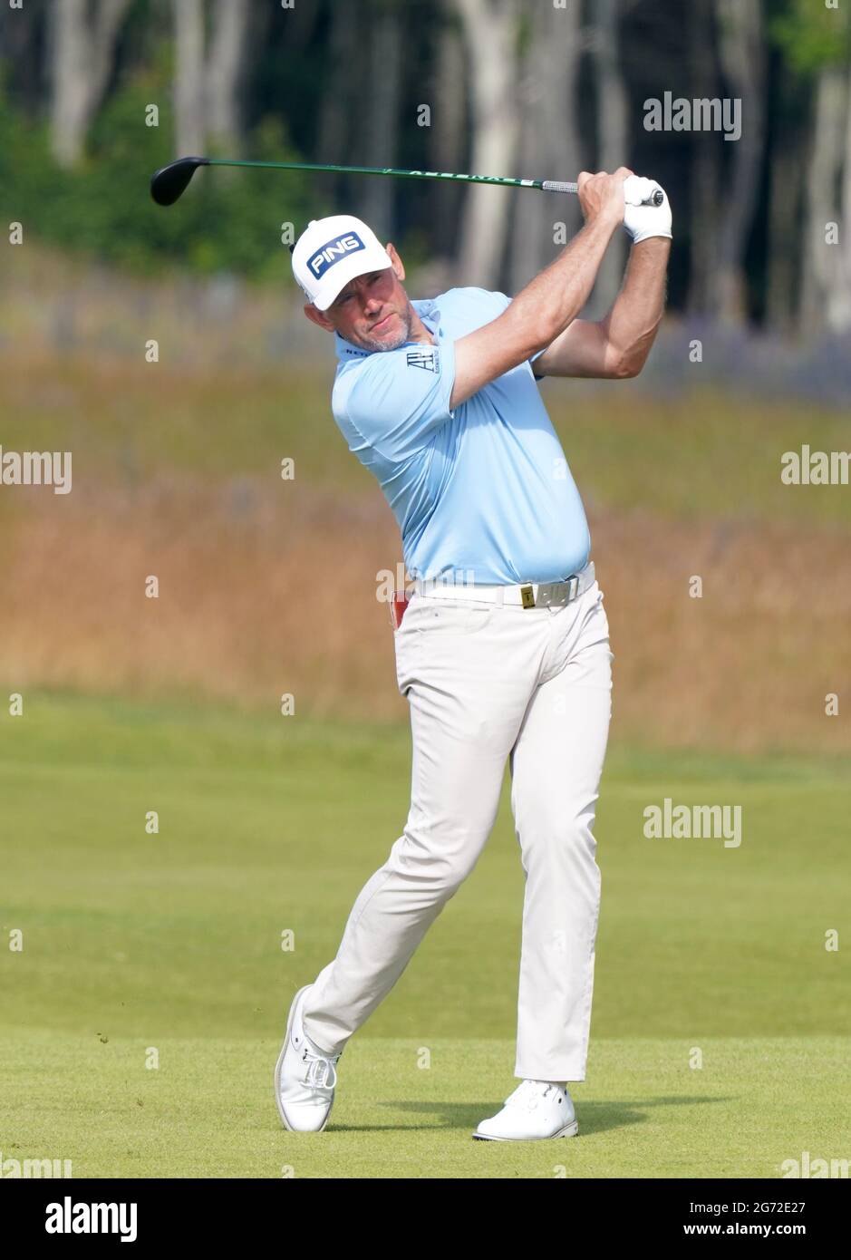 Lee Westwood pitches on the 16th during day three of the Aberdeen ...