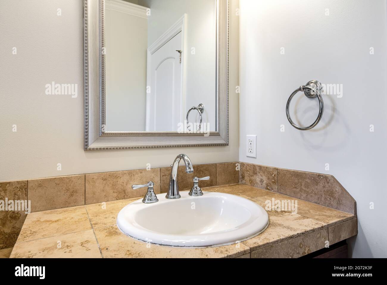 Stunning Durable Modern Apartment Bathroom image
