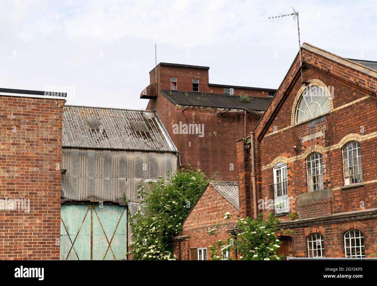 old-abandoned-warehouse-building-stock-photo-alamy