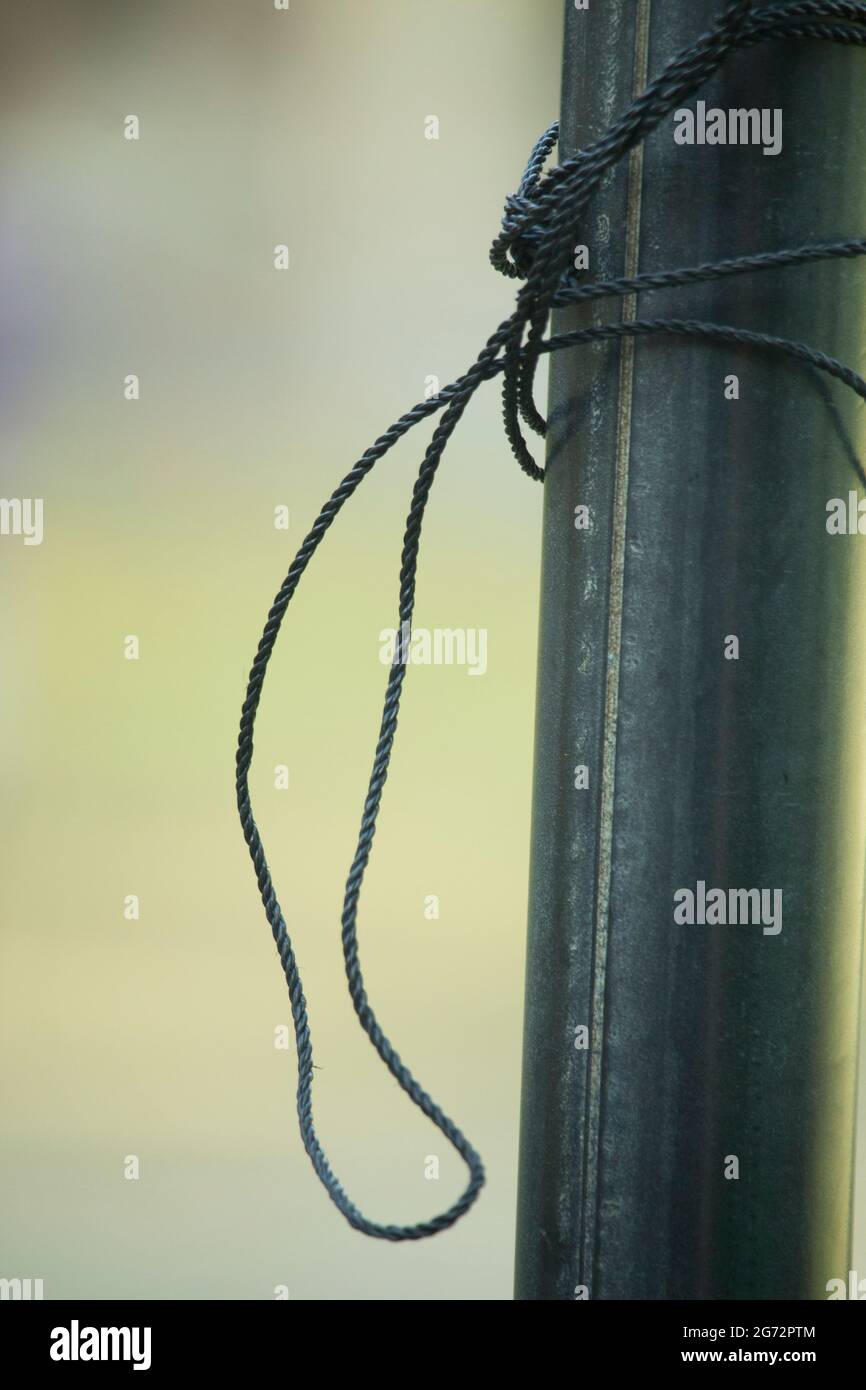 Flag pole pulley hires stock photography and images Alamy