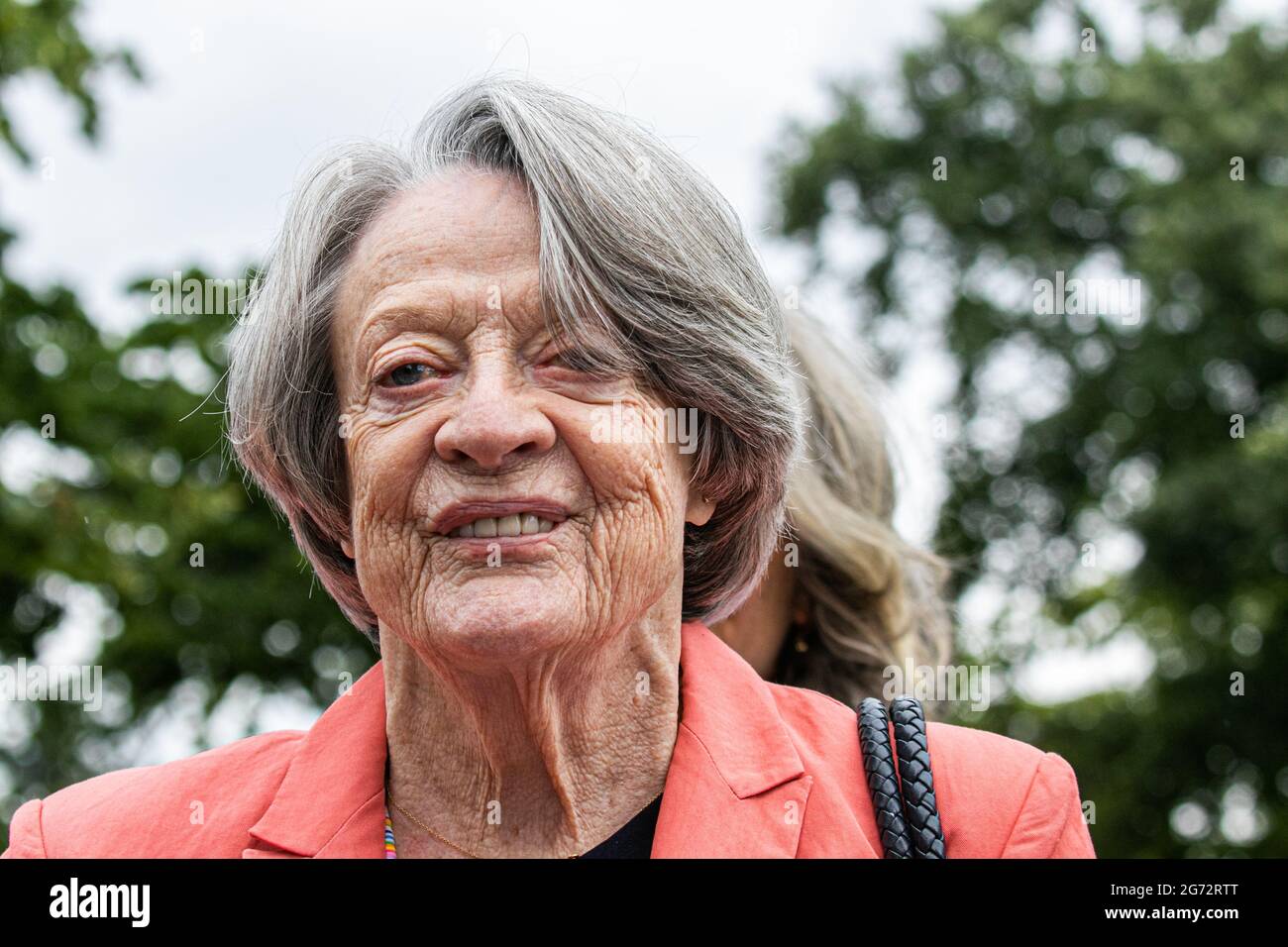 Dame maggie smith hi-res stock photography and images - Alamy