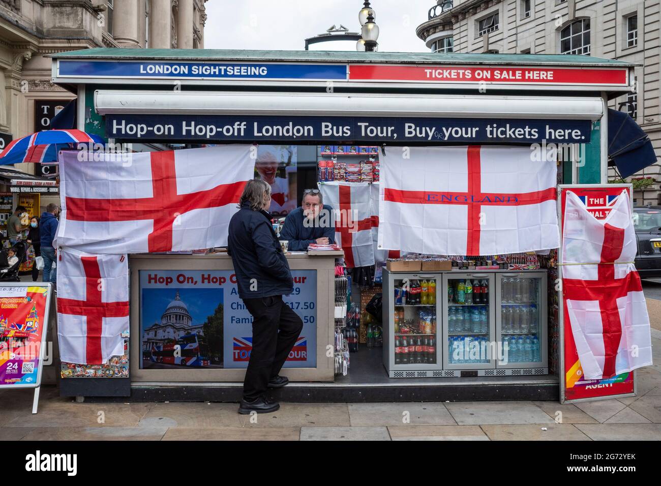 London, UK.  10 July 2021.  England flags decorate a sightseeing tour stand in Piccadilly Circus ahead of the final of Euro 2020 between Italy and England tomorrow night Wembley Stadium.  It is the first major final that England will have played in since winning the World Cup in 1966 but Italy remain unbeaten in their last 33 matches.  Credit: Stephen Chung / Alamy Live News Stock Photo