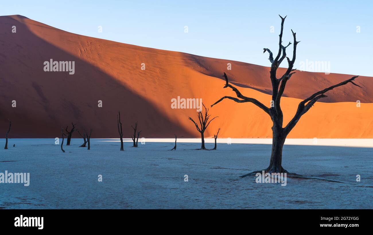 African sunrise landscape hi-res stock photography and images - Alamy