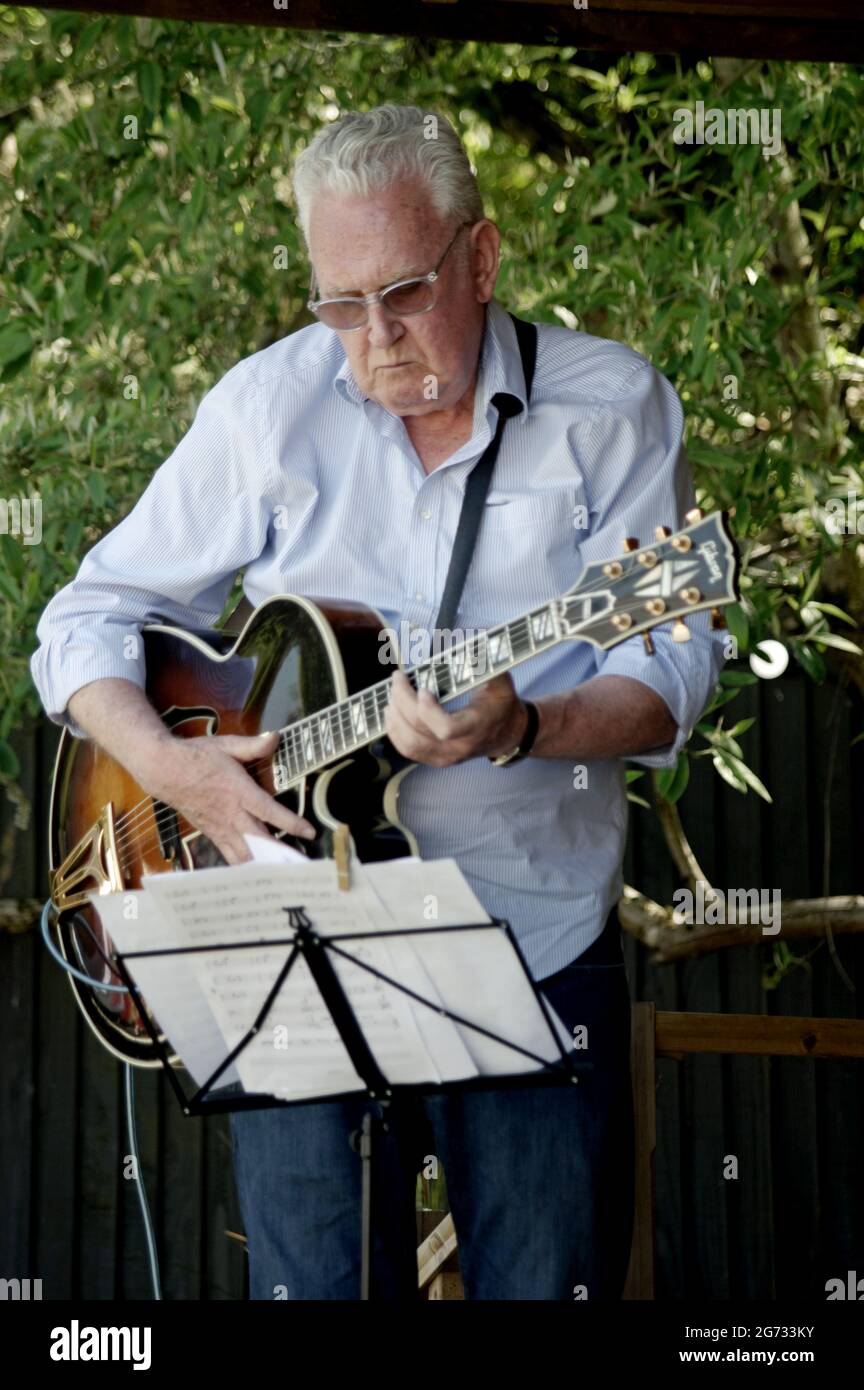 Jim Mullen, Roger Beaujolais Quartet, Three Horseshoes, Knockholt, Kent, 1st June 2021. Stock Photo