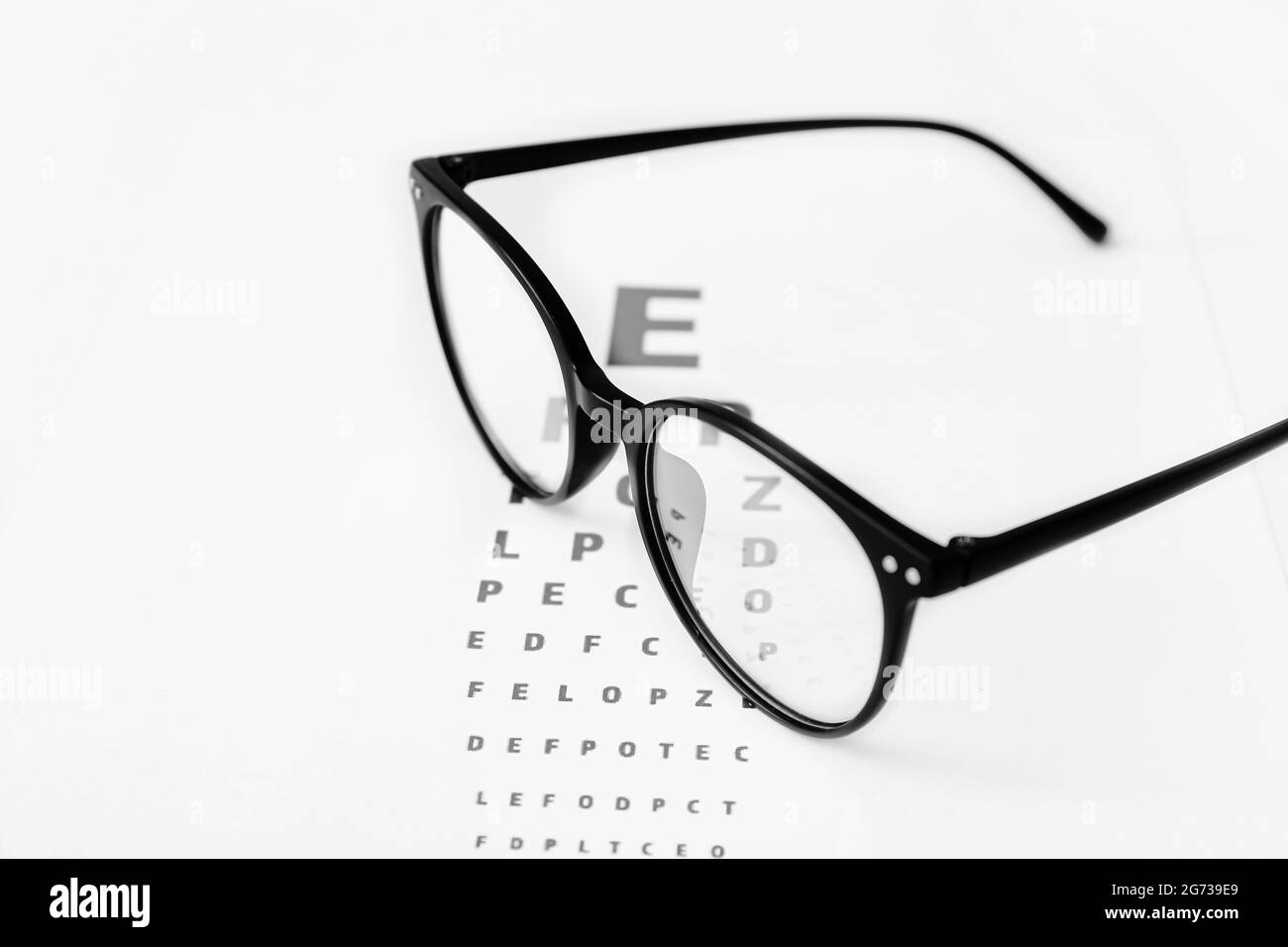 Eye test chart Black and White Stock Photos & Images Alamy