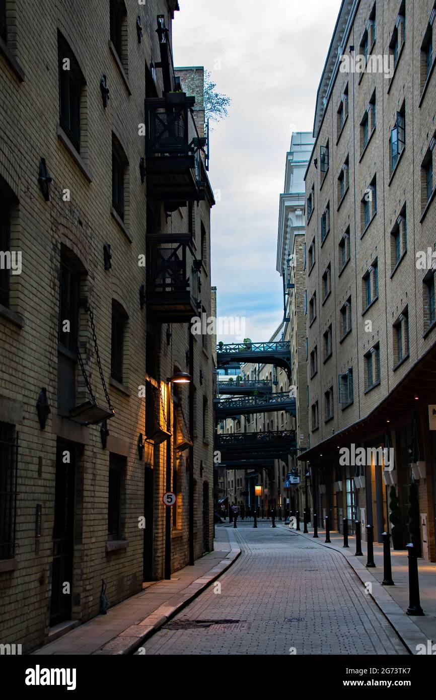 The riverside street of Shad Thames in Butlers Wharf during the evening ...
