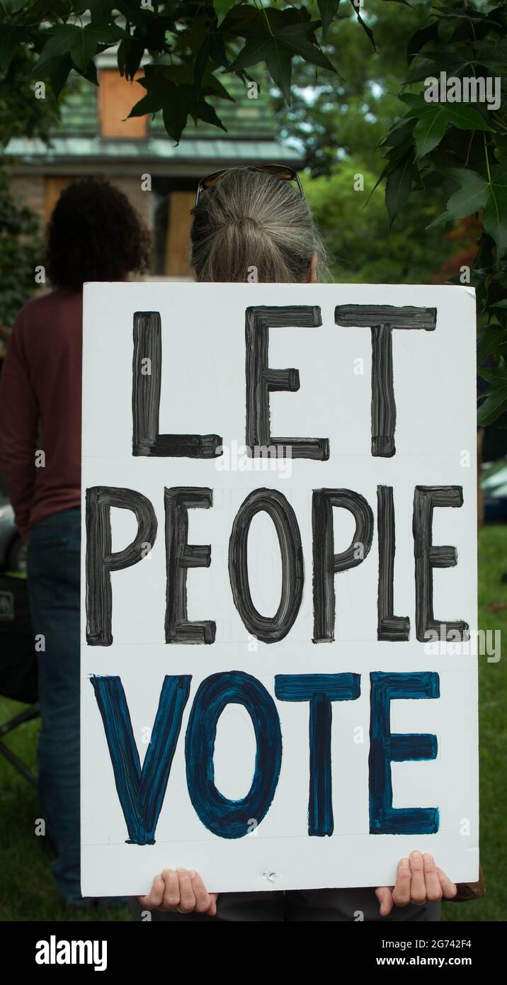 10/07/2021: Hundreds gather to support the passage of United States Congressional bill H.R.1 and S-1 or the “For the People Act of 2021” In Concord, Massachusetts, USA. Credit: Chuck Nacke/Alamy Live News Stock Photo