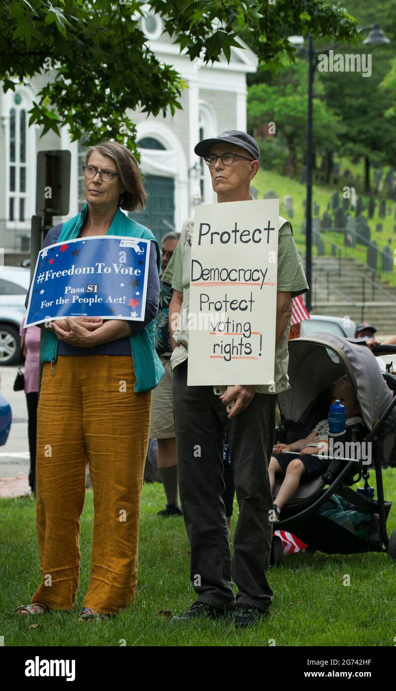 10/07/2021: Hundreds gather to support the passage of United States Congressional bill H.R.1 and S-1 or the “For the People Act of 2021” In Concord, Massachusetts, USA. Credit: Chuck Nacke/Alamy Live News Stock Photo