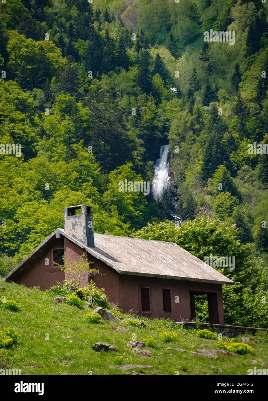 Detail of the Saut de Pomèro waterfall, in Artiga de Lin, in spring (Aran Valley, Pyrenees, Catalonia, Spain) ESP: Detalle de la Artiga de Lin, España Stock Photo