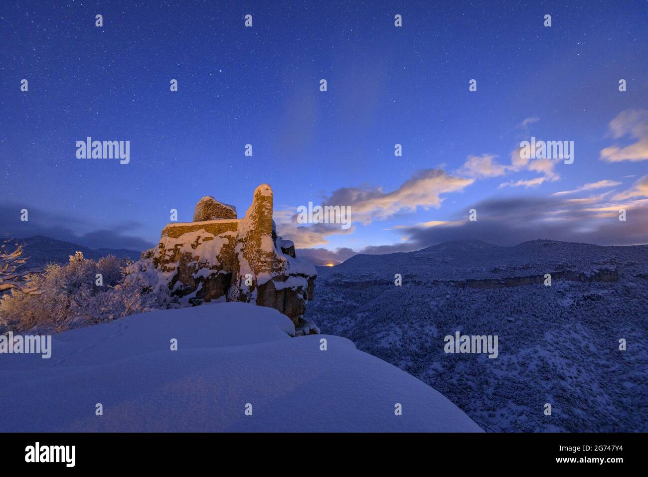 Siurana castle in a winter snowy night after a heavy snowfall (Priorat, Tarragona, Catalonia, Spain) ESP: Vista del castillo de Siurana de noche Stock Photo