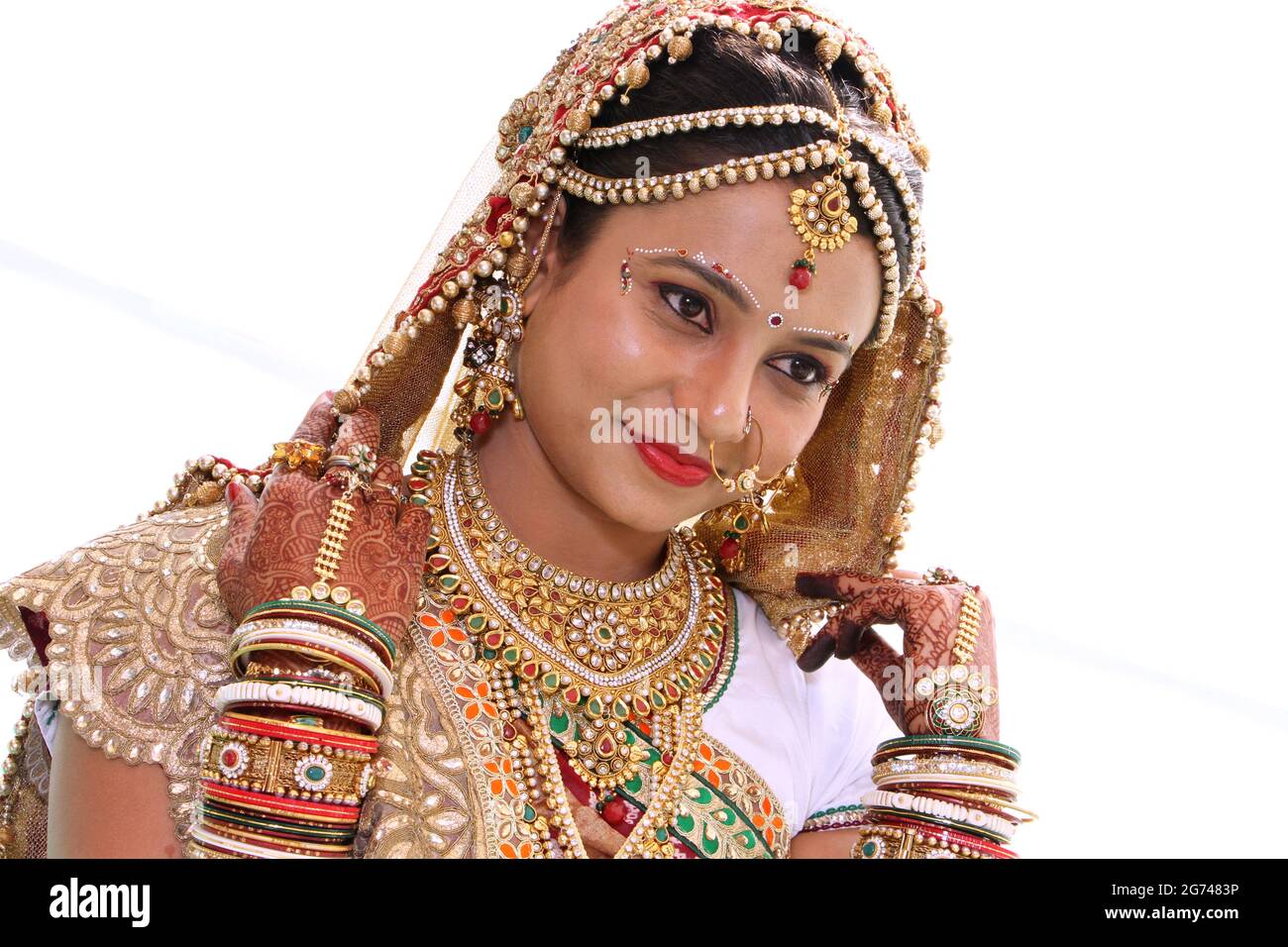 Portrait of a Indian asian hindu gujarati beautiful elegant bride dressed  in Hindu red traditional wedding clothes sari with Makeup and Jewellery  Stock Photo - Alamy
