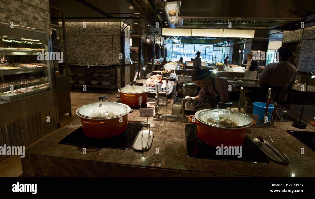 Hot Food Lines: Essential Equipment, Design, and Operations